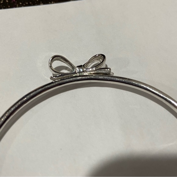 Kate Spade Love Notes Mini Bow Hinged Bangle Bracelet Silver Tone Magnet - Picture 6 of 11